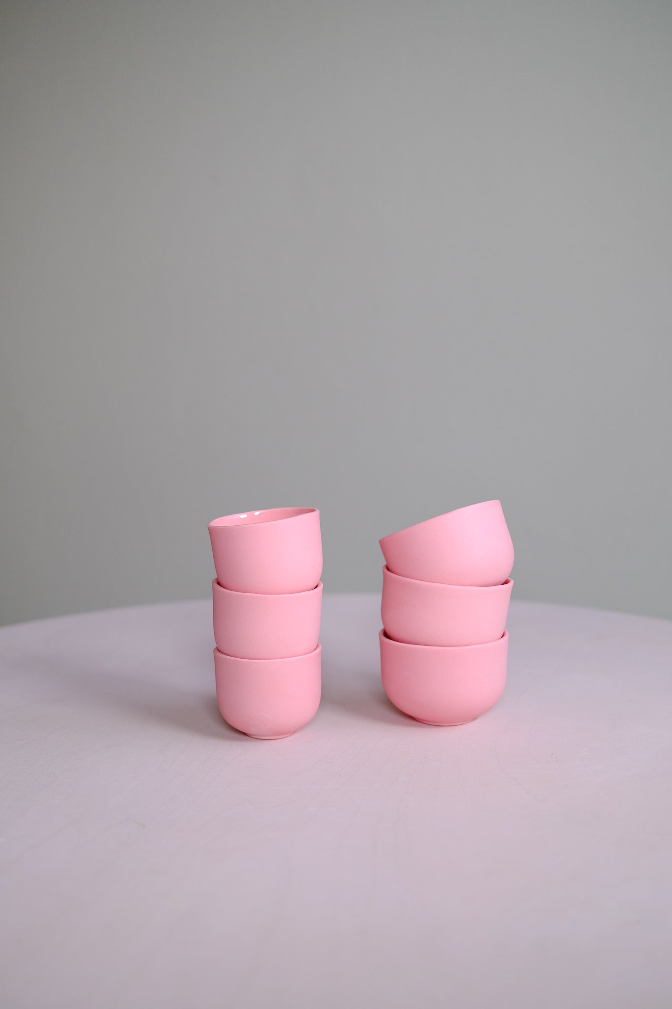 Rounded Porcelain Cup in S