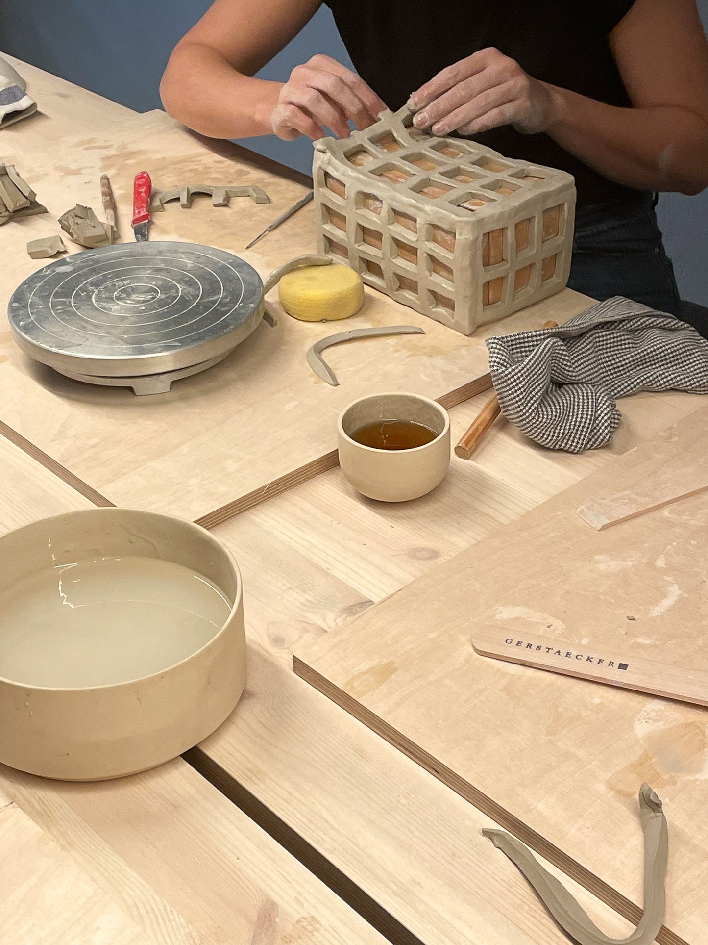 Saturdays Open Workshop / Offene Werkstatt → Handbuilding (3 h)