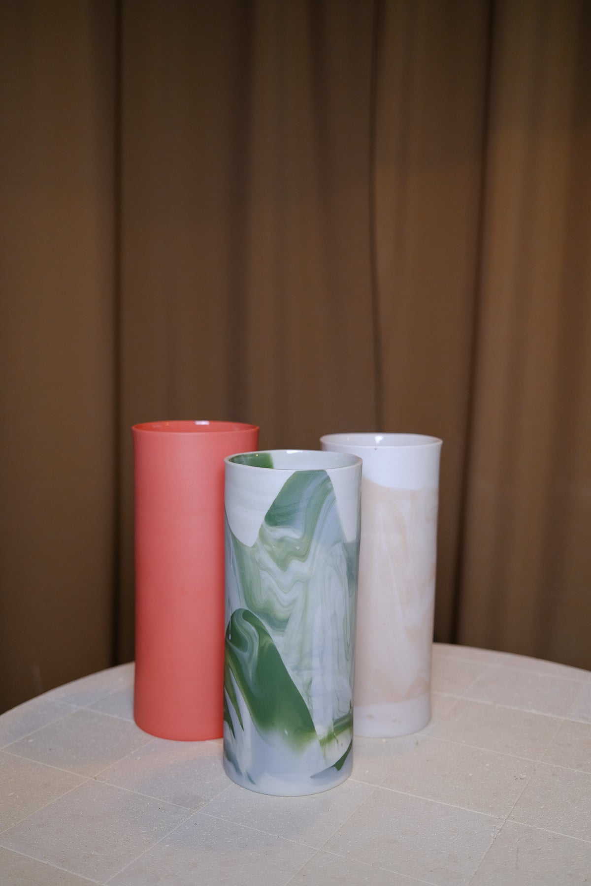 Zylindrische Porzellanvase