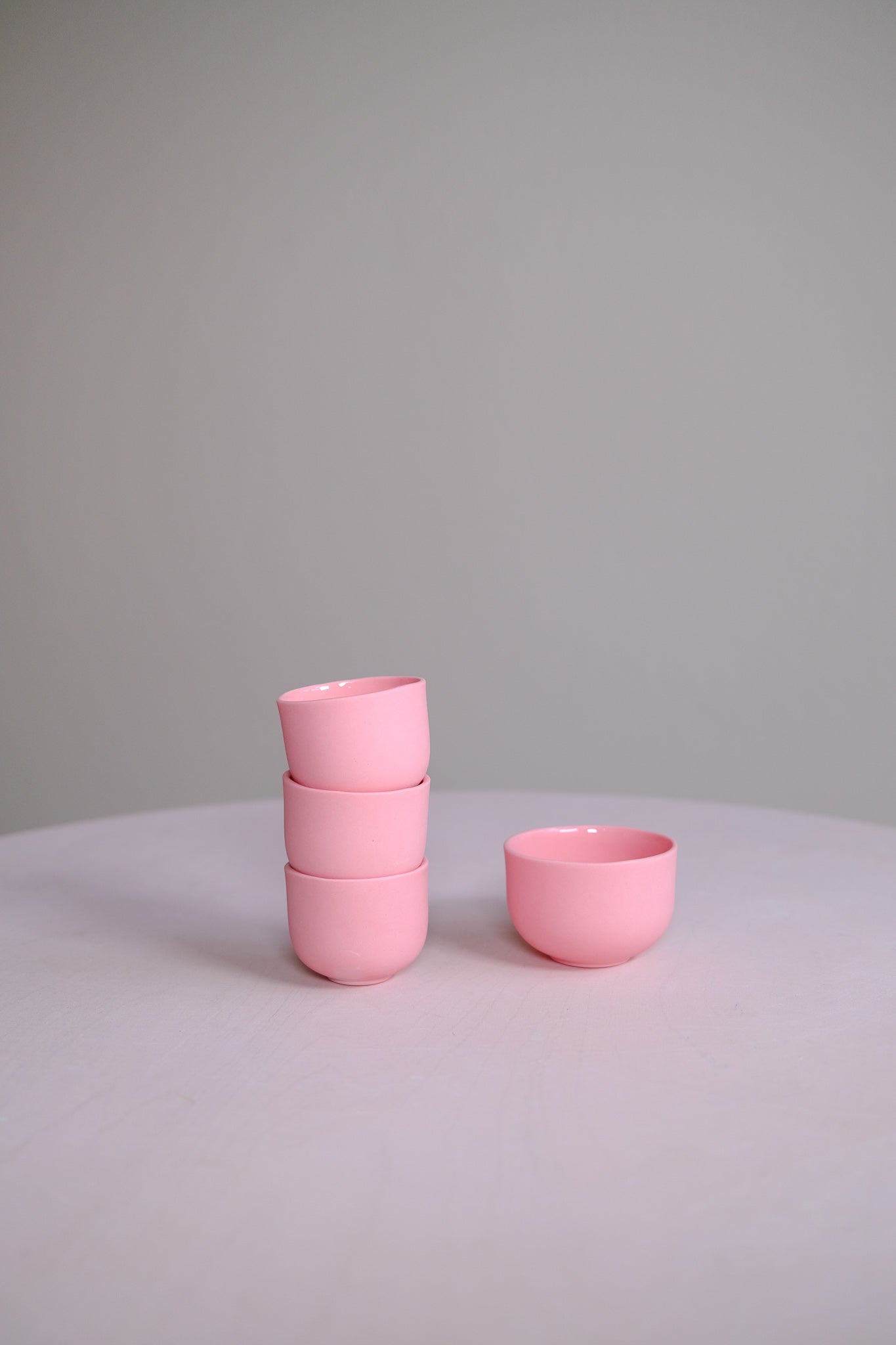Rounded Porcelain Cup in S